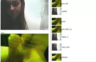 XXX Posadziłem żółty w ostry sex filmy butelce tuż przy basenie.