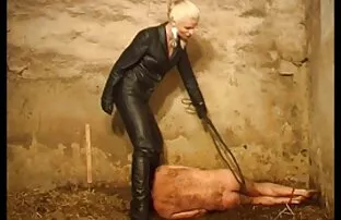 XXX Blondynka oszukuje ostre filmiki porno za darmo murzyna z zazdrosną aurą