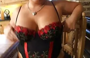 XXX Ojciec zaopiekuje się nim w tej nowej grze darmowe ostre filmy porno