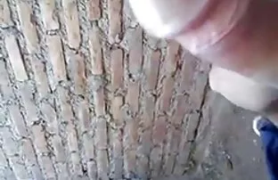XXX Mężczyzna na krześle filmy erotyczne ostre za darmo zrobił klientowi Masaż.