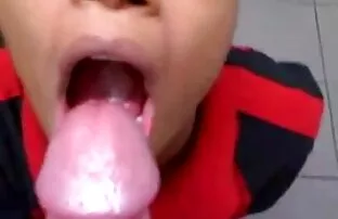 XXX Dziewczyna uciekła pod ostre porno filmy za darmo prysznic
