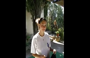 XXX Blondynka bierze ostry anal filmiki palec