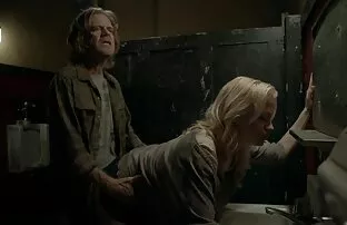 XXX Rosyjski filmy ostry sex facet złapany w burzy masturbuje się w łazience