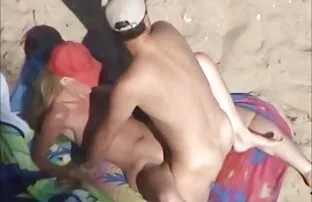 XXX Tatuaż z blondynką na kanapie ostre filmiki sex
