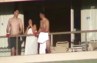 XXX Nie, był daleko sex filmy ostre od domu z gangiem ludzi.