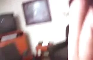 XXX Na ostre filmy poro siłowni dziewczyna śpi ze swoim trenerem.