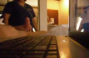 XXX Dziewczyna wysłała facetów darmowe ostre sex filmy do sypialni